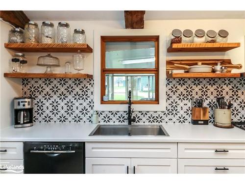 449 Mertz Corner Rd, Tiny, ON - Indoor Photo Showing Kitchen