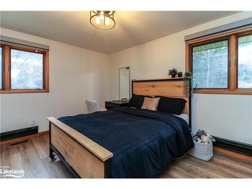 449 Mertz Corner Rd, Tiny, ON - Indoor Photo Showing Bedroom