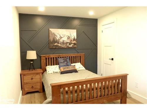 31 Slalom Gate Road, Collingwood, ON - Indoor Photo Showing Bedroom