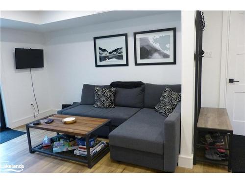 31 Slalom Gate Road, Collingwood, ON - Indoor Photo Showing Living Room