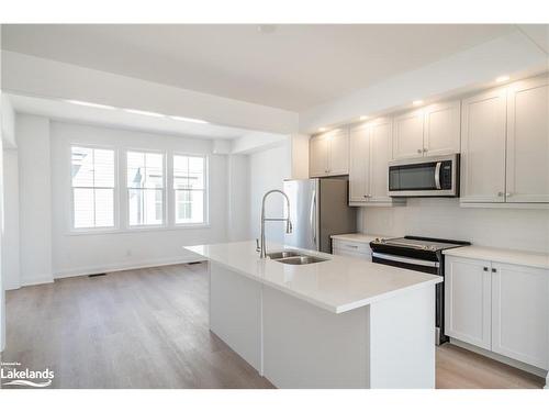 30 Danielle Crescent, Midland, ON - Indoor Photo Showing Kitchen With Stainless Steel Kitchen With Double Sink With Upgraded Kitchen