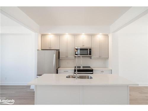 30 Danielle Crescent, Midland, ON - Indoor Photo Showing Kitchen With Stainless Steel Kitchen With Double Sink With Upgraded Kitchen