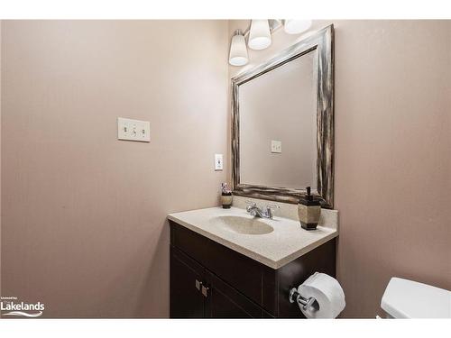 372 Livingstone Street W, Barrie, ON - Indoor Photo Showing Bathroom