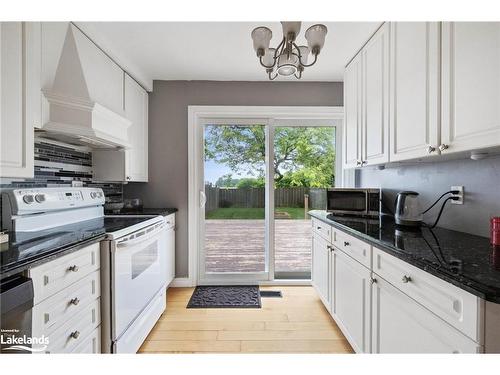 372 Livingstone Street W, Barrie, ON - Indoor Photo Showing Kitchen