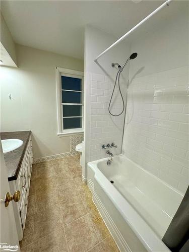 260 Isaac Street, Gravenhurst, ON - Indoor Photo Showing Bathroom