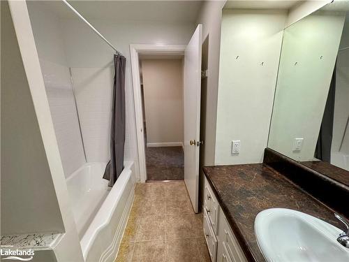 260 Isaac Street, Gravenhurst, ON - Indoor Photo Showing Bathroom