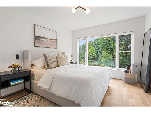 202-200 Anglo Street, Bracebridge, ON - Indoor Photo Showing Bedroom