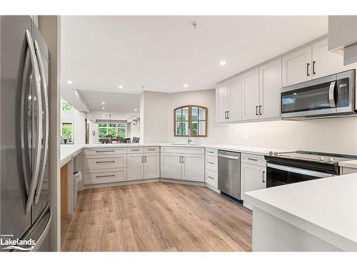 202-200 Anglo Street, Bracebridge, ON - Indoor Photo Showing Kitchen With Upgraded Kitchen