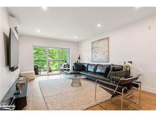 202-200 Anglo Street, Bracebridge, ON - Indoor Photo Showing Living Room