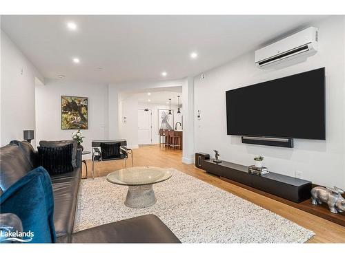 202-200 Anglo Street, Bracebridge, ON - Indoor Photo Showing Living Room