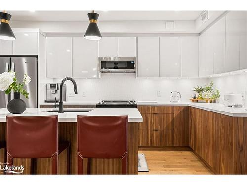 202-200 Anglo Street, Bracebridge, ON - Indoor Photo Showing Kitchen With Upgraded Kitchen