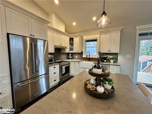 10 Woodstream Drive, Huntsville, ON - Indoor Photo Showing Kitchen