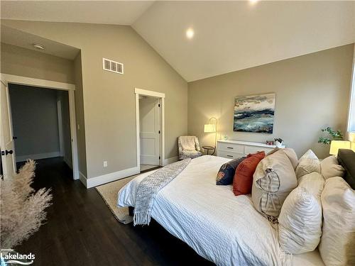 10 Woodstream Drive, Huntsville, ON - Indoor Photo Showing Bedroom