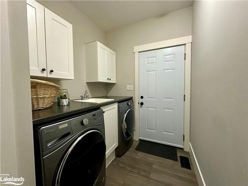 10 Woodstream Drive, Huntsville, ON - Indoor Photo Showing Laundry Room