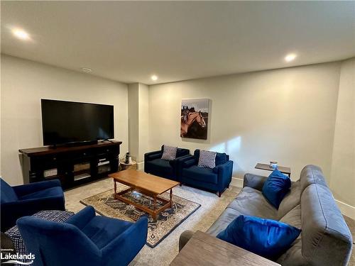 10 Woodstream Drive, Huntsville, ON - Indoor Photo Showing Living Room