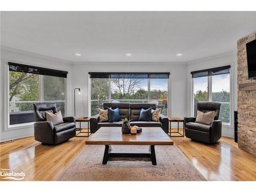 36 Nettleton Court, Collingwood, ON - Indoor Photo Showing Living Room