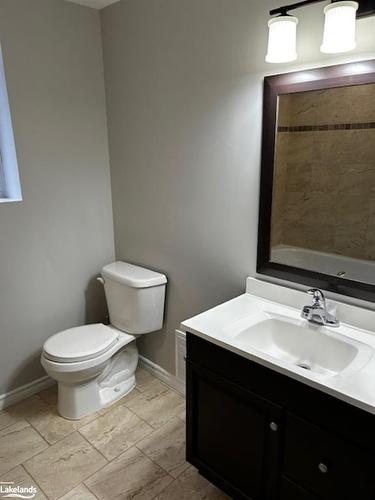 687 Montreal St, Midland, ON - Indoor Photo Showing Bathroom