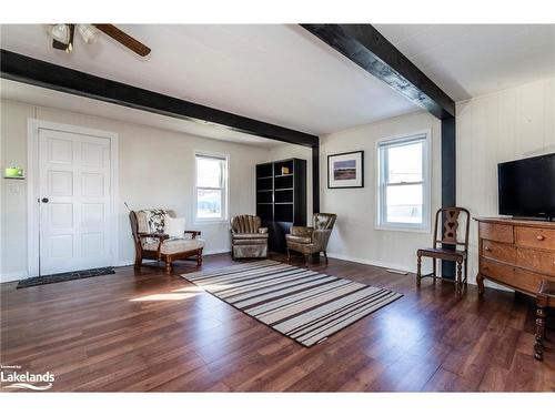 555 Champlain Road, Tiny, ON - Indoor Photo Showing Living Room