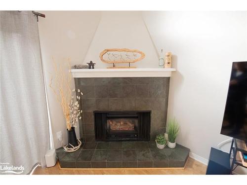 104 Kellies Way, The Blue Mountains, ON - Indoor Photo Showing Living Room With Fireplace