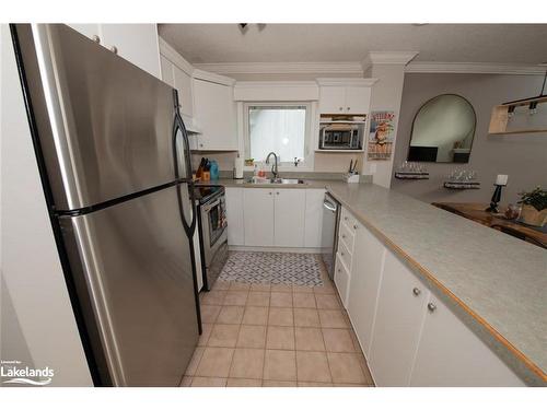 104 Kellies Way, The Blue Mountains, ON - Indoor Photo Showing Kitchen With Double Sink