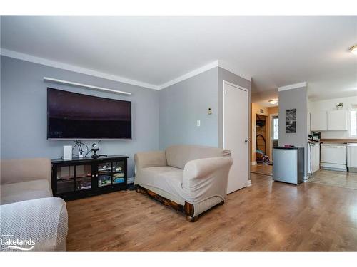 584 Tenth Street, Collingwood, ON - Indoor Photo Showing Living Room