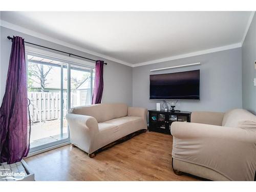 584 Tenth Street, Collingwood, ON - Indoor Photo Showing Living Room