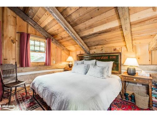 123 Happy Valley Road, The Blue Mountains, ON - Indoor Photo Showing Bedroom