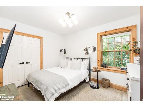 123 Happy Valley Road, The Blue Mountains, ON - Indoor Photo Showing Bedroom