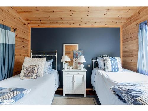 123 Happy Valley Road, The Blue Mountains, ON - Indoor Photo Showing Bedroom