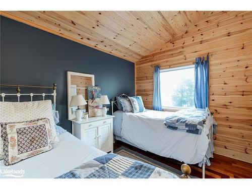 123 Happy Valley Road, The Blue Mountains, ON - Indoor Photo Showing Bedroom