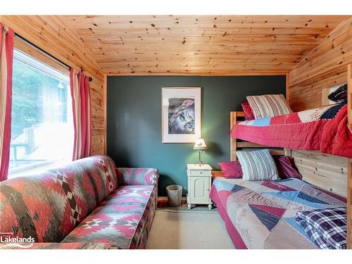 123 Happy Valley Road, The Blue Mountains, ON - Indoor Photo Showing Bedroom