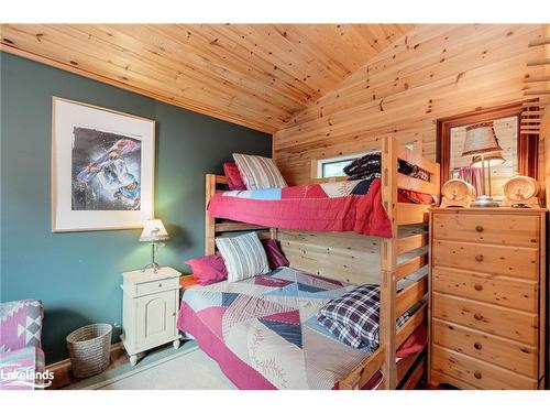 123 Happy Valley Road, The Blue Mountains, ON - Indoor Photo Showing Bedroom