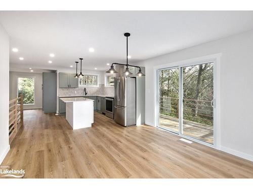 124 Woodford Crescent, Sydenham Twp, ON - Indoor Photo Showing Kitchen