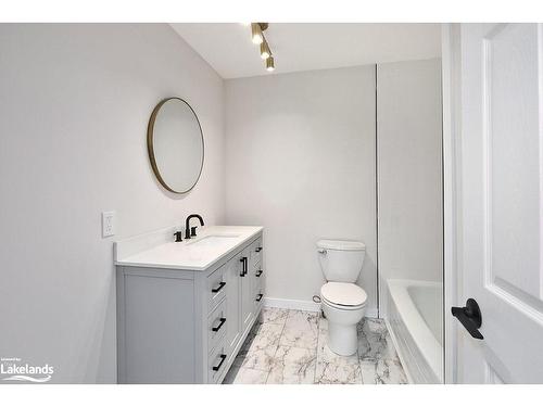 124 Woodford Crescent, Sydenham Twp, ON - Indoor Photo Showing Bathroom