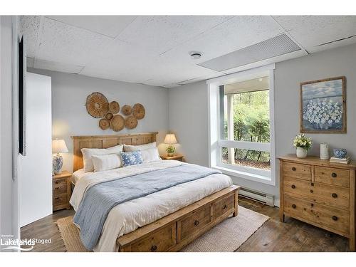 124 Woodford Crescent, Sydenham Twp, ON - Indoor Photo Showing Bedroom