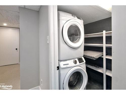 124 Woodford Crescent, Sydenham Twp, ON - Indoor Photo Showing Laundry Room