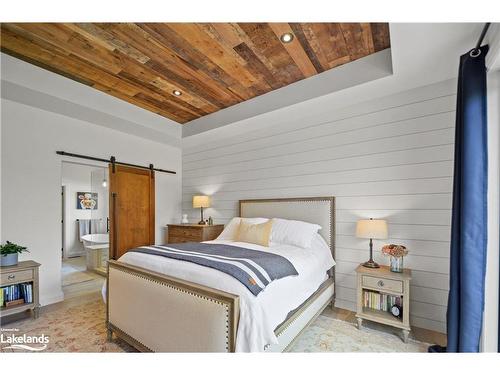 382357 Concession 17 Road, Georgian Bluffs, ON - Indoor Photo Showing Bedroom