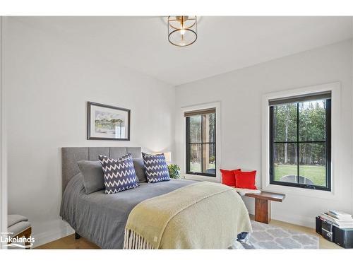 382357 Concession 17 Road, Georgian Bluffs, ON - Indoor Photo Showing Bedroom