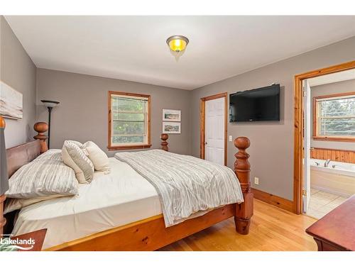 47 Blackburn Avenue, Nottawa, ON - Indoor Photo Showing Bedroom