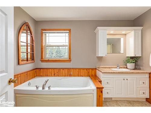 47 Blackburn Avenue, Nottawa, ON - Indoor Photo Showing Bathroom