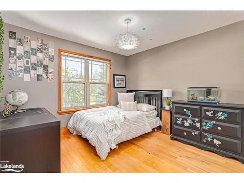 47 Blackburn Avenue, Nottawa, ON - Indoor Photo Showing Bedroom