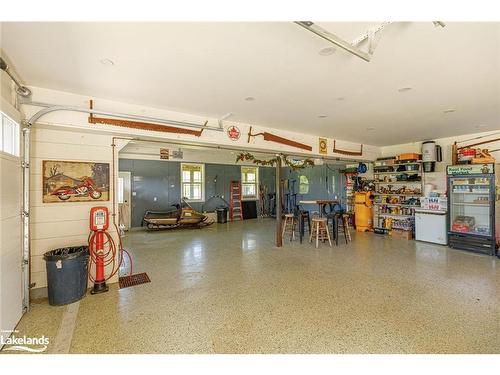 47 Blackburn Avenue, Nottawa, ON - Indoor Photo Showing Garage