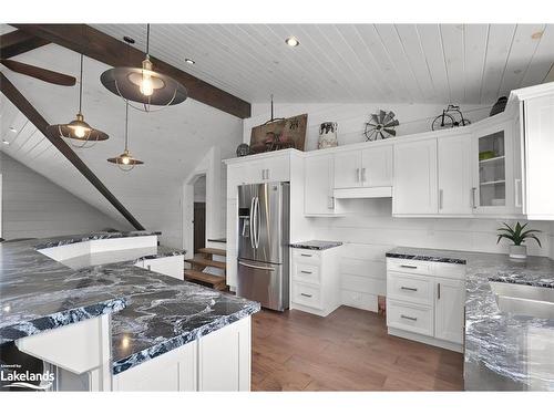 47 Blackburn Avenue, Nottawa, ON - Indoor Photo Showing Kitchen With Upgraded Kitchen