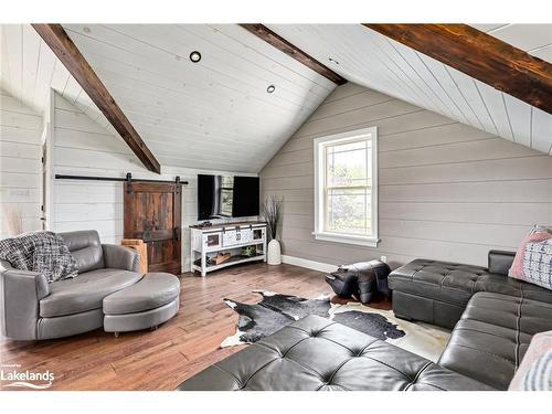 47 Blackburn Avenue, Nottawa, ON - Indoor Photo Showing Living Room