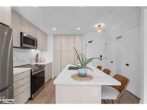 349-415 Sea Ray Avenue, Innisfil, ON - Indoor Photo Showing Kitchen With Stainless Steel Kitchen With Upgraded Kitchen