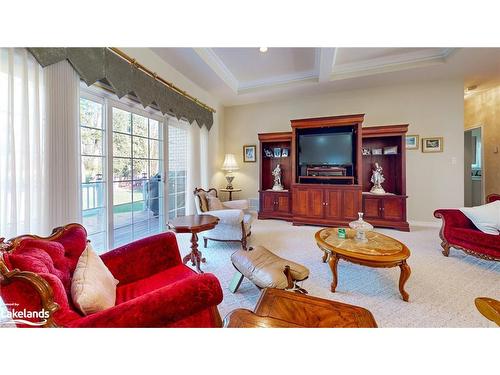 26 Fairway Crescent, Wasaga Beach, ON - Indoor Photo Showing Living Room