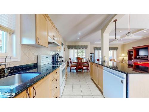 26 Fairway Crescent, Wasaga Beach, ON - Indoor Photo Showing Kitchen