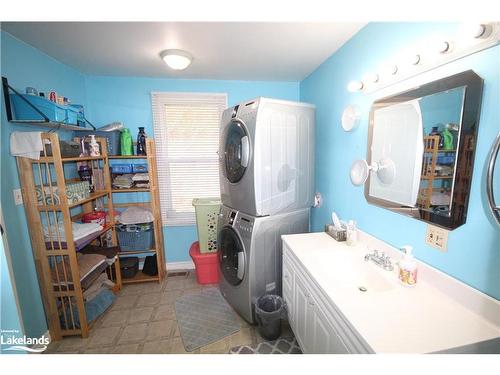 233 Oxford Street, Orillia, ON - Indoor Photo Showing Laundry Room