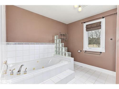 4228 Hogback Road, Glencairn, ON - Indoor Photo Showing Bathroom