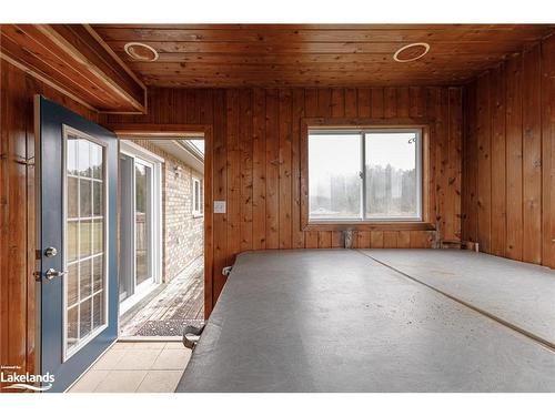 4228 Hogback Road, Glencairn, ON - Indoor Photo Showing Other Room